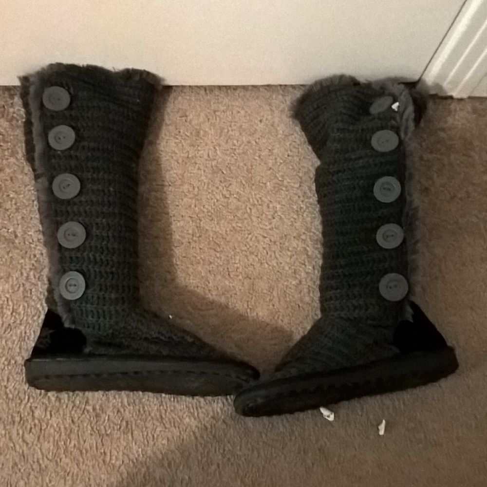 Size 7 Knit Muk Luks Button Down Winter Boots